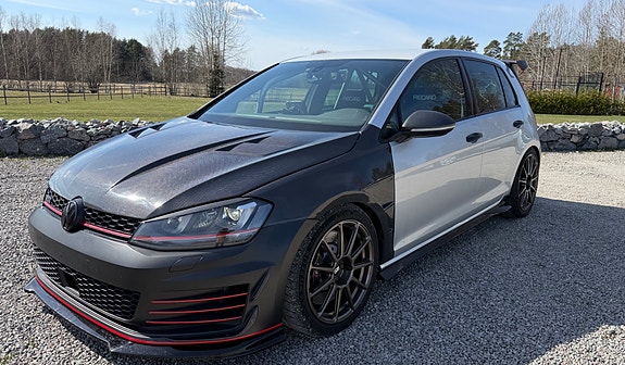 Volkswagen Golf VII 12 of 16
