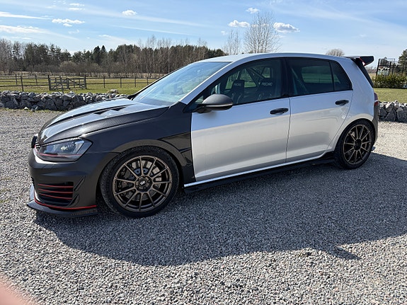 Volkswagen Golf VII 2 of 5