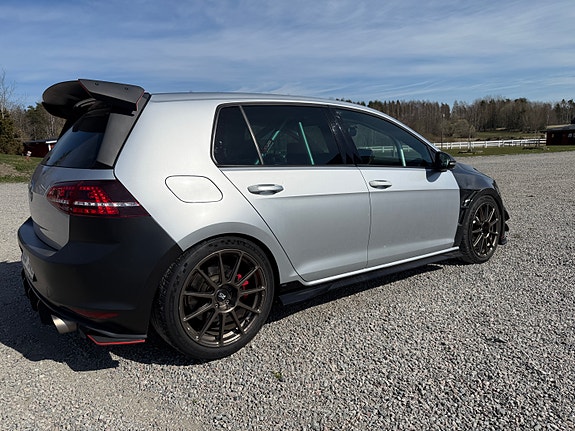 Volkswagen Golf VII 11 of 16