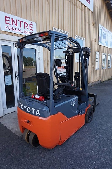 Toyota Eltruck Triago 16.  4,4 m / 1600kg 3 of 8