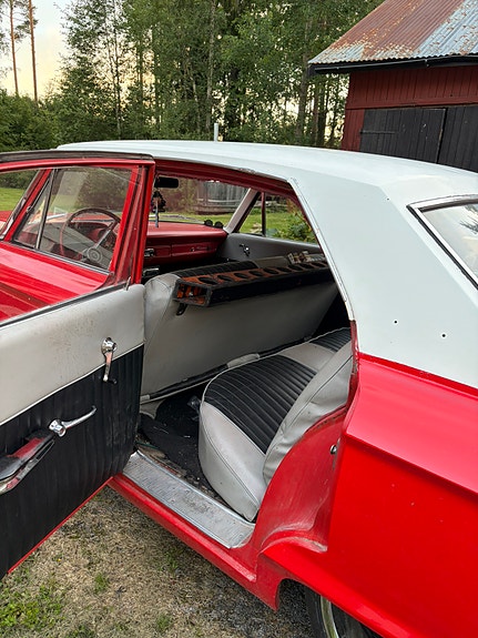 Ford Custom 500 4 of 4