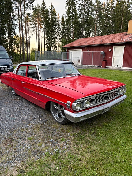 Ford Custom 500 3 of 4