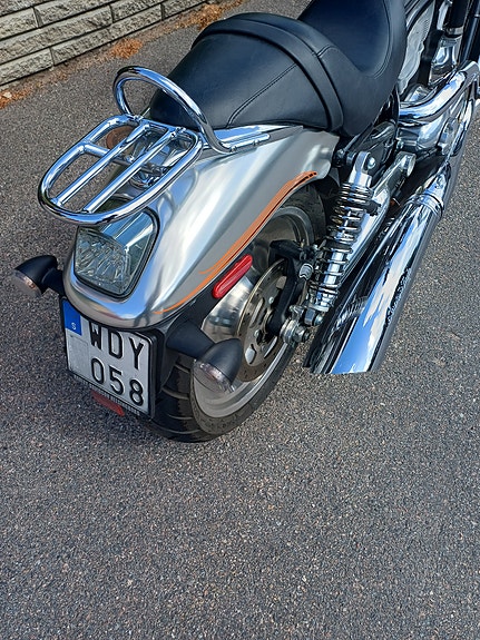 Harley-Davidson VRSCB V-Rod 2 of 4