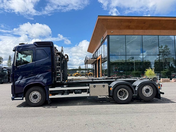 Volvo FH540 6x2 lastväxlare i fint skick 2 of 12