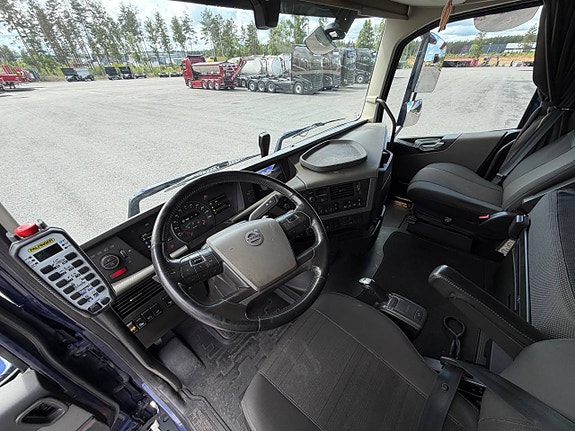 Volvo FH540 6x2 lastväxlare i fint skick 11 of 12