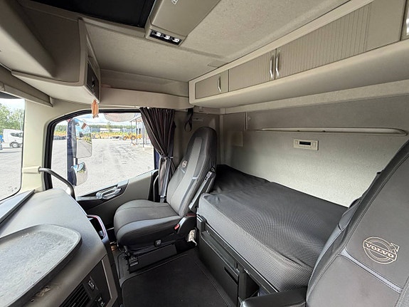 Volvo FH540 6x2 lastväxlare i fint skick 12 of 12