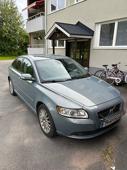 Volvo S40 2 of 5