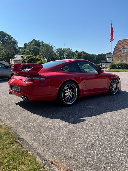 Porsche 911 Carrera S 4 of 5