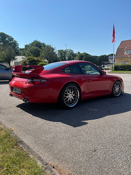 Porsche 911 Carrera S 3 of 5