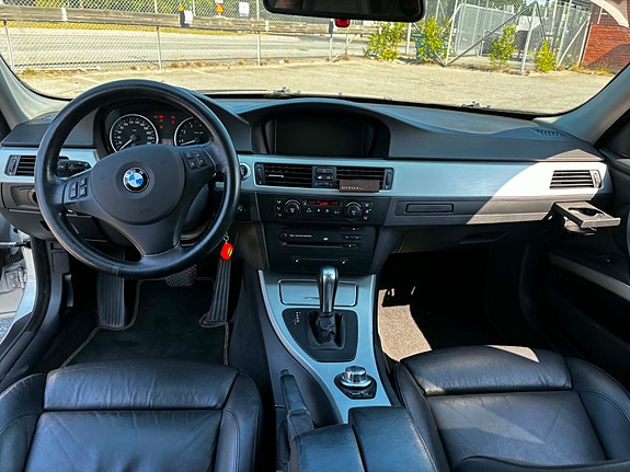BMW 325i 11 of 13