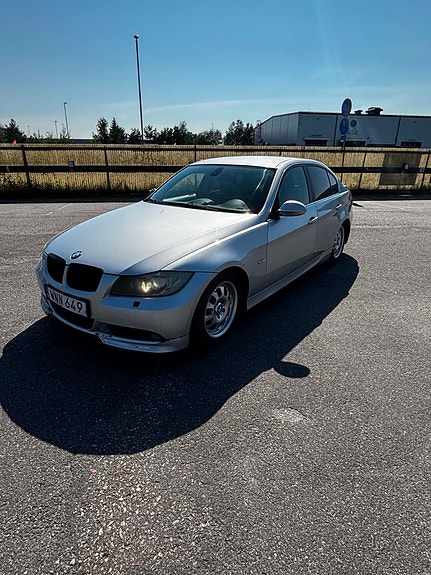 BMW 325i 3 of 5