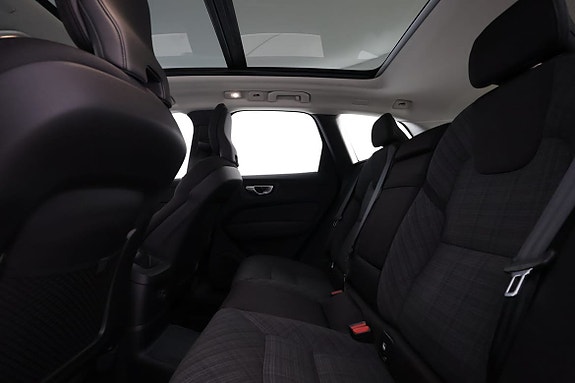 Volvo XC60 10 of 17