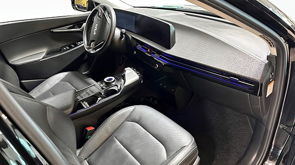 Kia EV6 3 of 5
