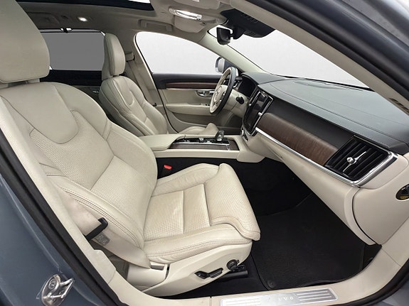 Volvo V90 Cross Country 18 of 30