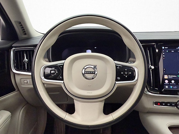Volvo V90 Cross Country 17 of 30