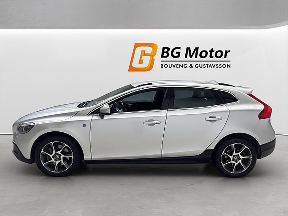 Volvo V40 Cross Country 7 of 19