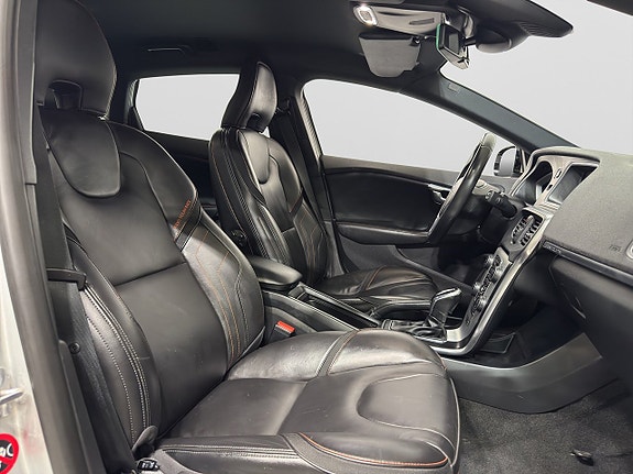Volvo V40 Cross Country 9 of 19