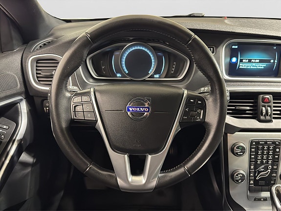 Volvo V40 Cross Country 13 of 19