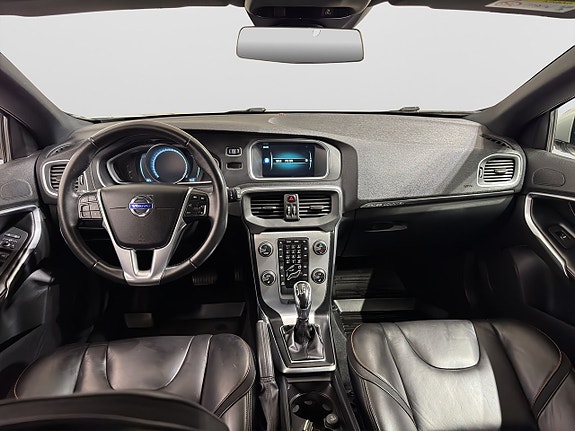 Volvo V40 Cross Country 12 of 19