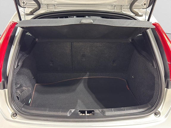 Volvo V40 Cross Country 11 of 19