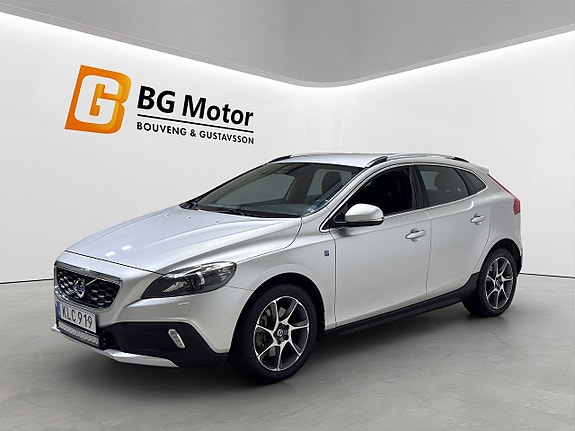 Volvo V40 Cross Country 8 of 19