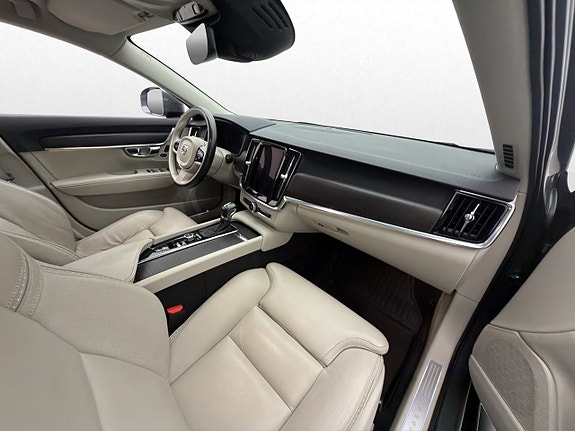 Volvo V90 Cross Country 10 of 30