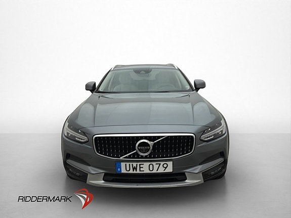 Volvo V90 Cross Country 2 of 5
