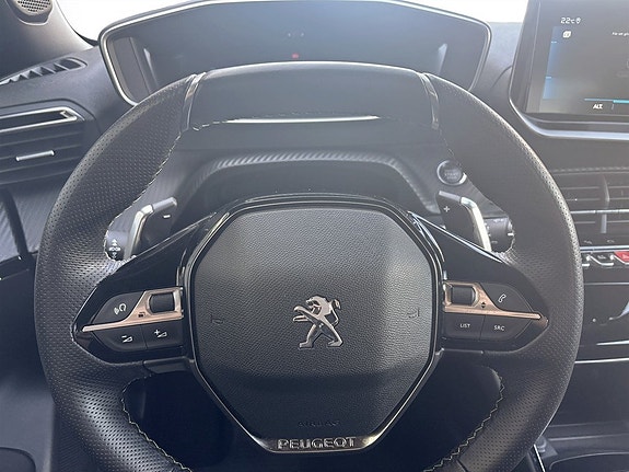 Peugeot 2008 7 of 17
