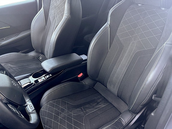 Peugeot 2008 5 of 17