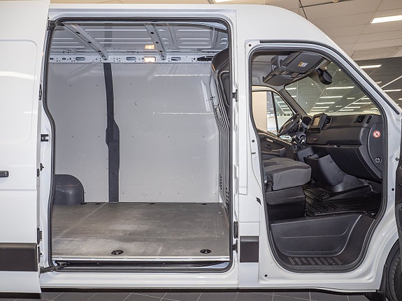 Nissan NV400 5 of 5