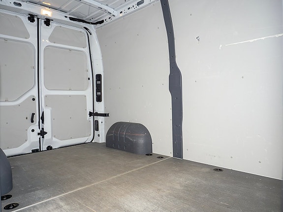 Nissan NV400 4 of 5