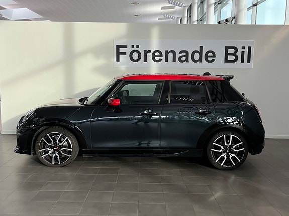 MINI Cooper S 3 of 5