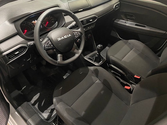Dacia Sandero 8 of 13