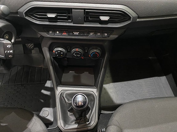 Dacia Sandero 10 of 13