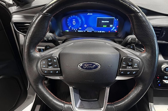 Ford Explorer 12 of 24