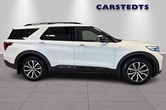 Ford Explorer 2 of 5