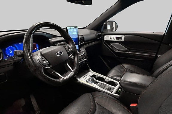 Ford Explorer 10 of 24