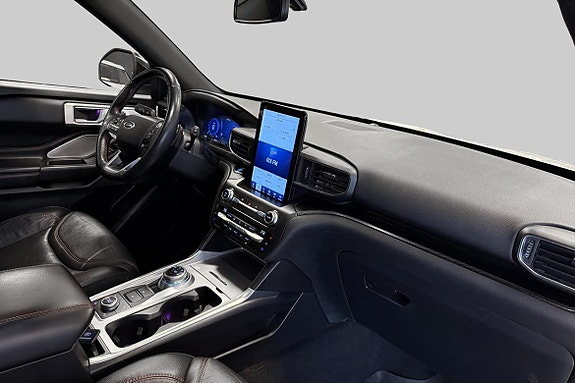 Ford Explorer 4 of 5