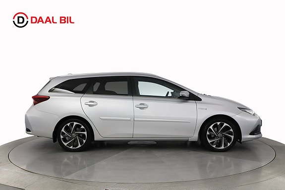 Toyota Auris 5 of 5