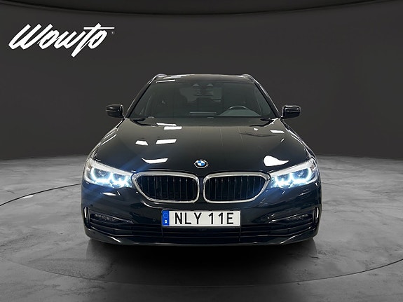 BMW 520 2 of 5