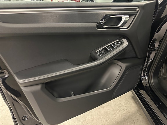 Porsche Macan GTS 9 of 15