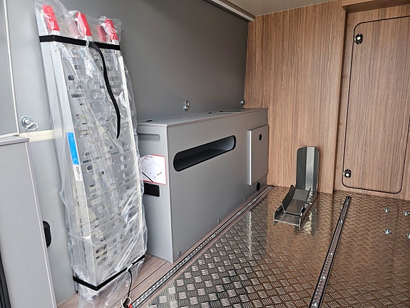 Weinsberg CaraBus Outlaw Edition  Fire 630MEG 2026  /Truma 6DE /Autonom körning 2 8 of 25