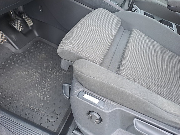 Volkswagen Caddy Maxi 16 of 22