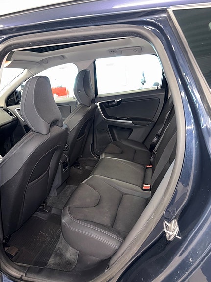 Volvo XC60 7 of 9