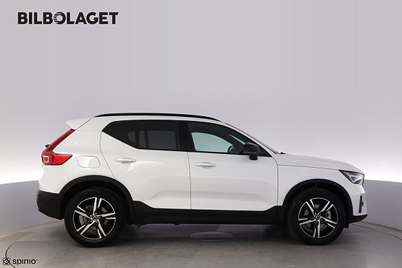 Volvo XC40 2 of 5