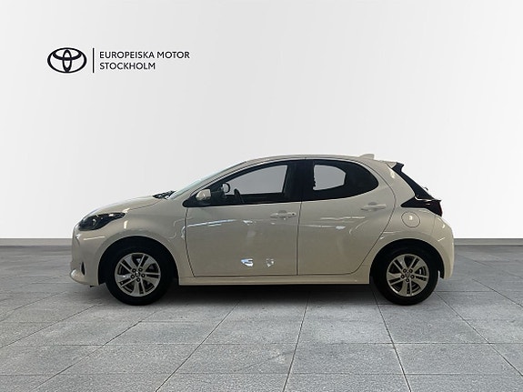 Toyota Yaris 3 of 16