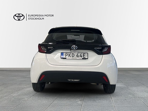 Toyota Yaris 4 of 16
