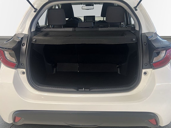 Toyota Yaris 10 of 16