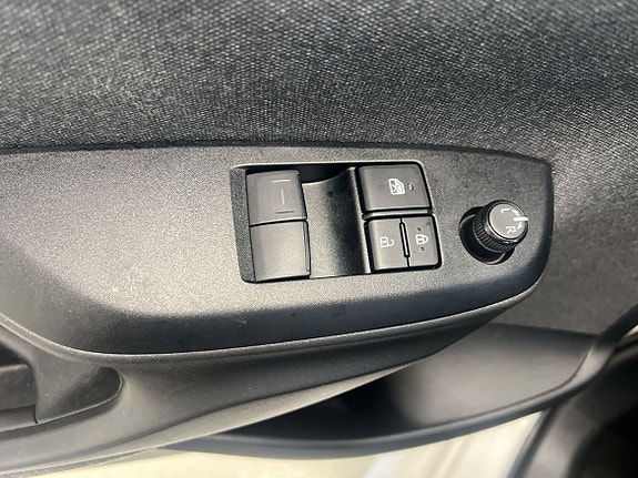 Toyota Yaris 13 of 16
