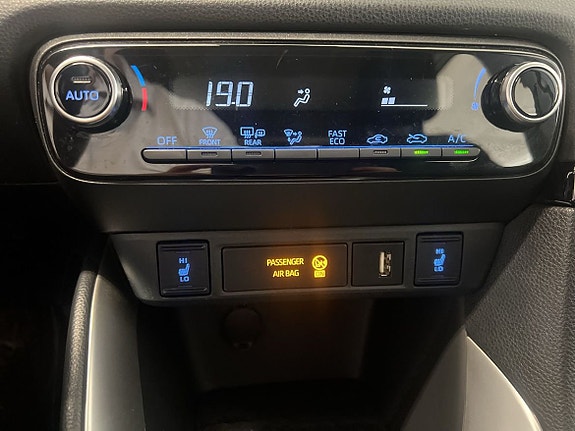 Toyota Yaris 11 of 16
